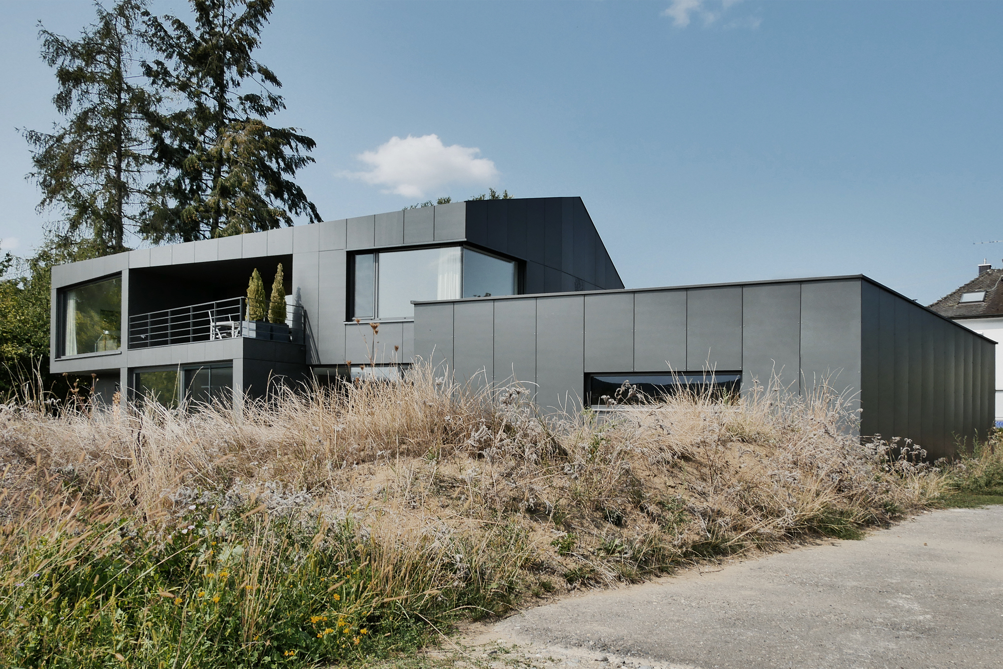 Gallery of Black House / Benjamin Heller 2
