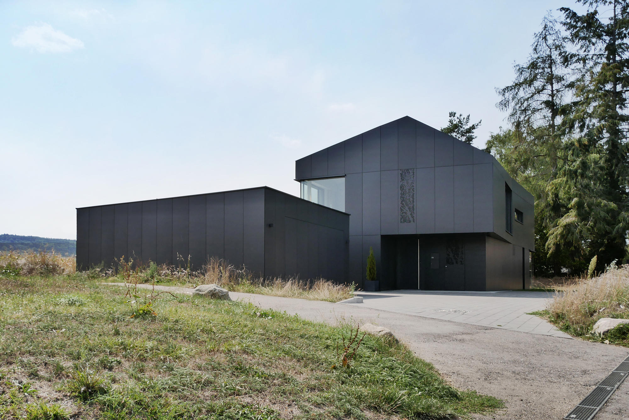 Gallery of Black House / Benjamin Heller 14