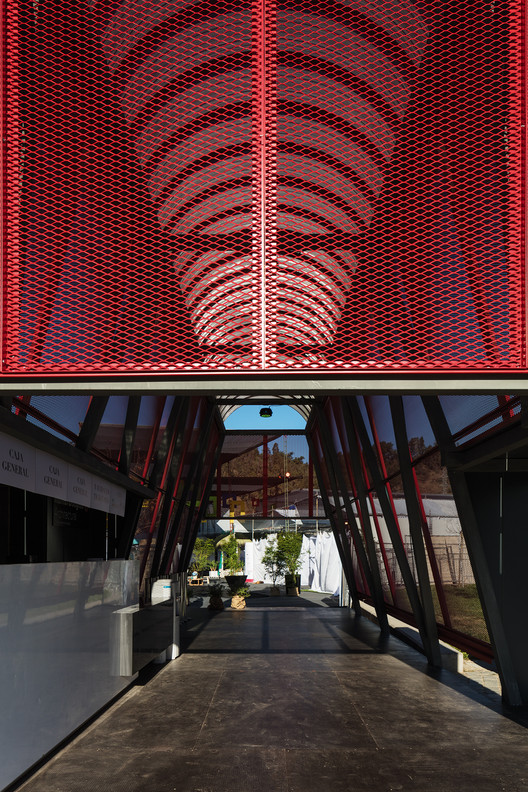 Red Pavilion / Sarovic Plaut Arquitectos - Imagen 3 de 8