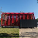 Red Pavilion / Sarovic Plaut Arquitectos - Instalaciones Temporales, Fachada
