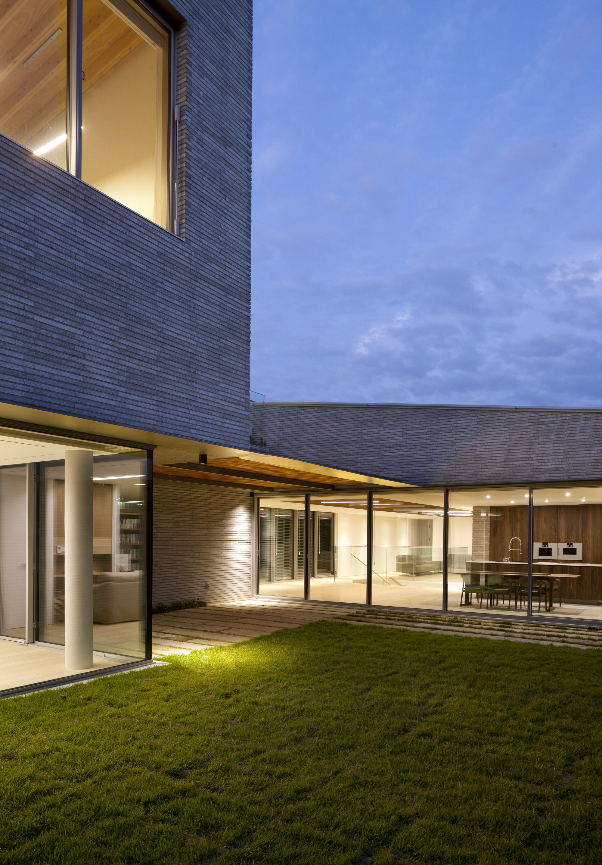 Gallery of Three Yard House / D.LIM architects 22