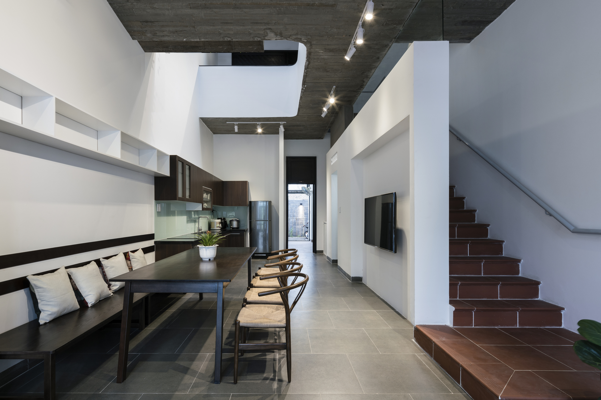 Gallery of ANHS House / G+ Architects - 5