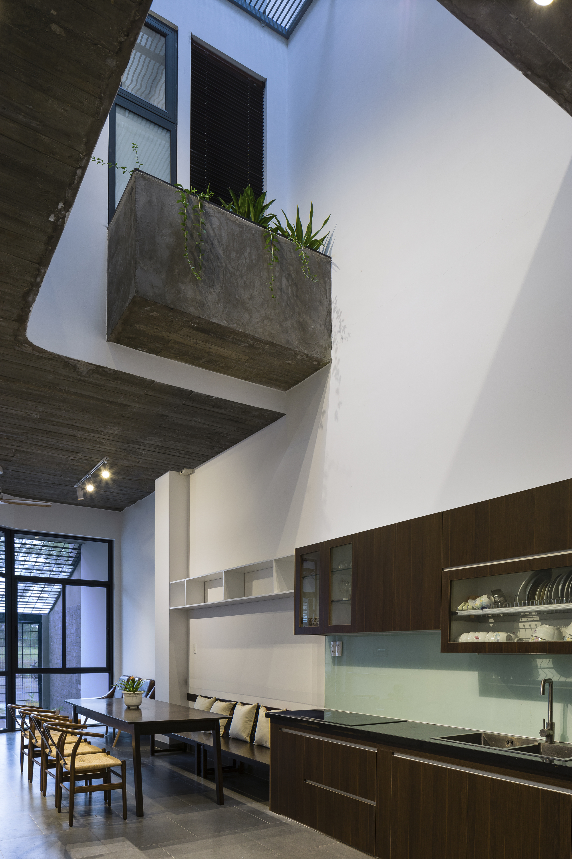 Gallery of ANHS House / G+ Architects - 14