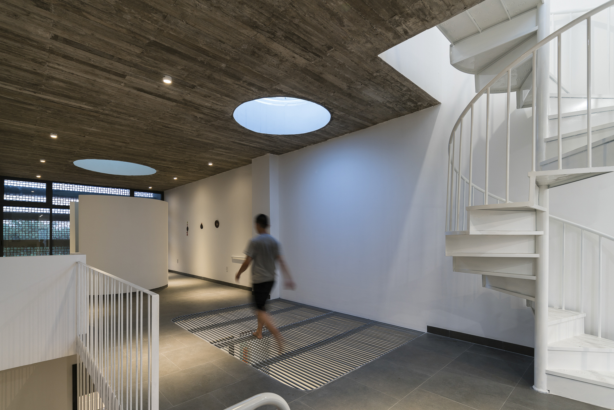 Gallery of ANHS House / G+ Architects - 13