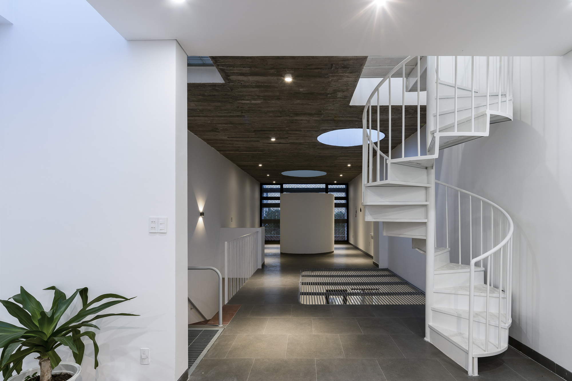 Gallery of ANHS House / G+ Architects - 11