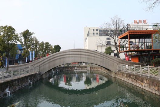 World's Largest 3D-Printed Concrete Pedestrian Bridge Completed in China World's Largest 3D-Printed Concrete Pedestrian Bridge Completed in China - Image 6 of 20