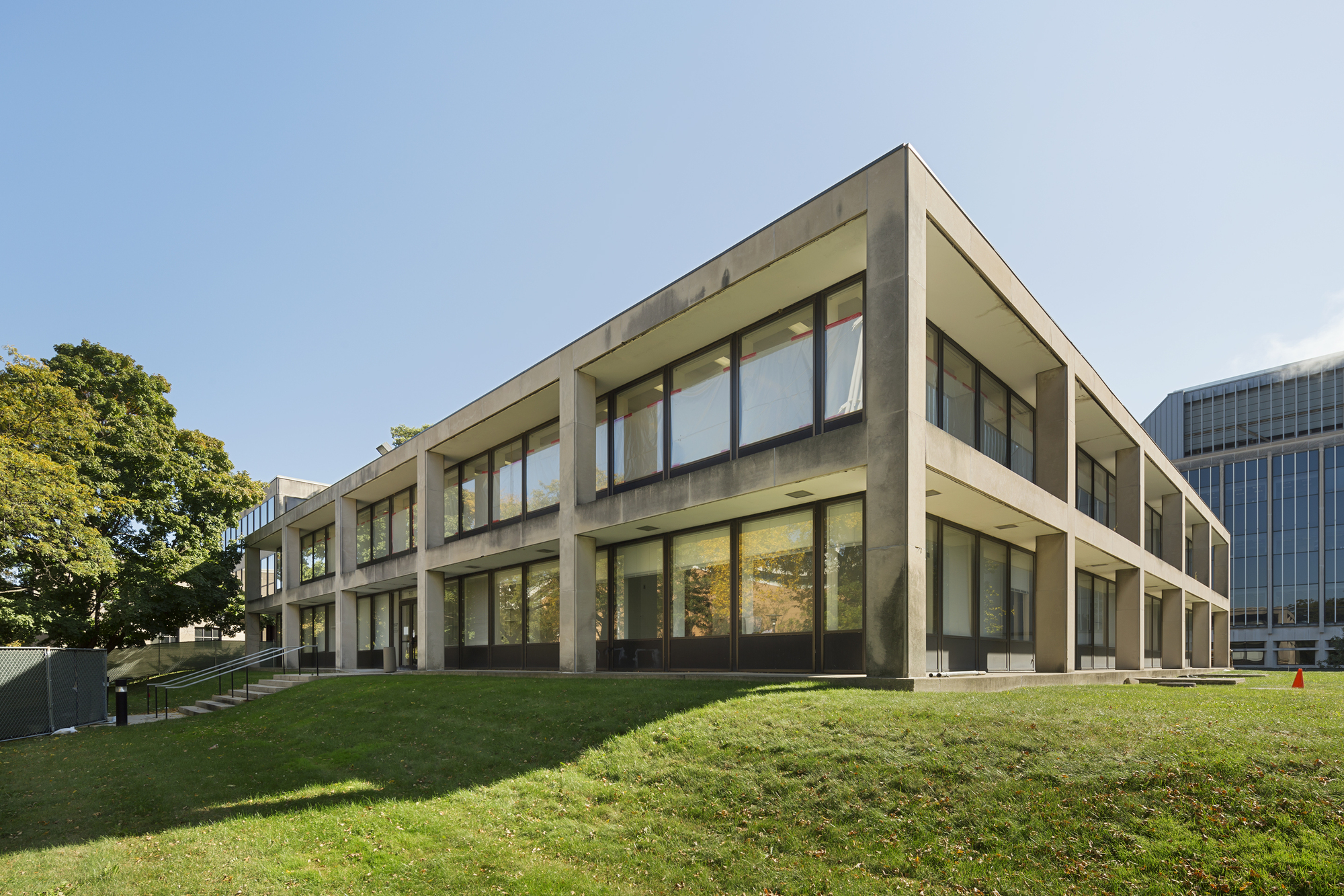 Gallery of University of Chicago Physics Research Center / Perkins