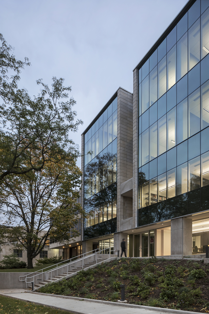 Gallery of University of Chicago Physics Research Center / Perkins