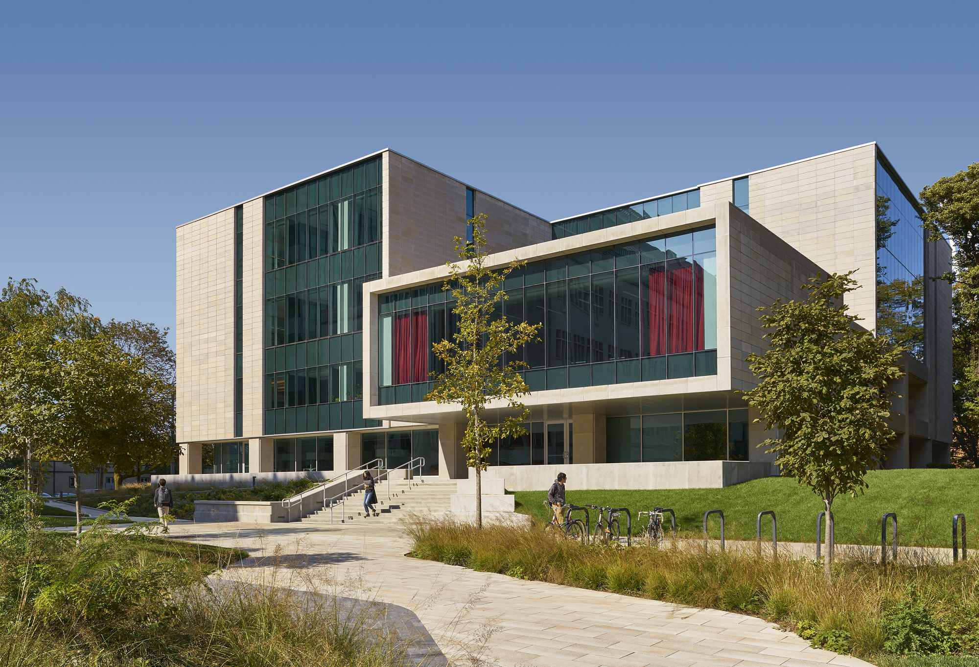 Gallery of University of Chicago Physics Research Center / Perkins