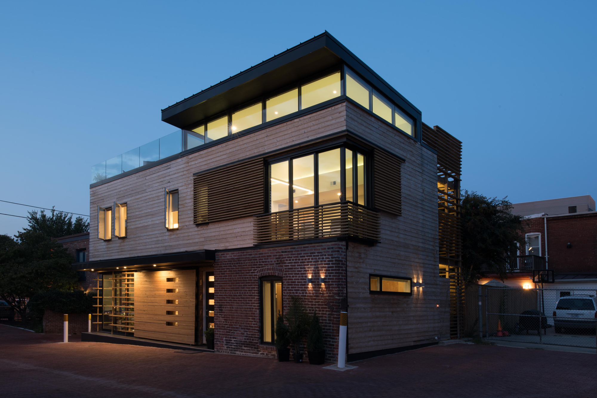 Gallery of Walker Court / Demian/Wilbur/Architects 4