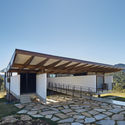 House in Serra do Cipó / TETRO Arquitetura + Humberto Hermeto Arquitetura - Exterior Photography, Houses, Facade, Door, Beam