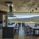 House in Serra do Cipó / TETRO Arquitetura + Humberto Hermeto Arquitetura - Interior Photography, Houses, Kitchen, Table, Chair