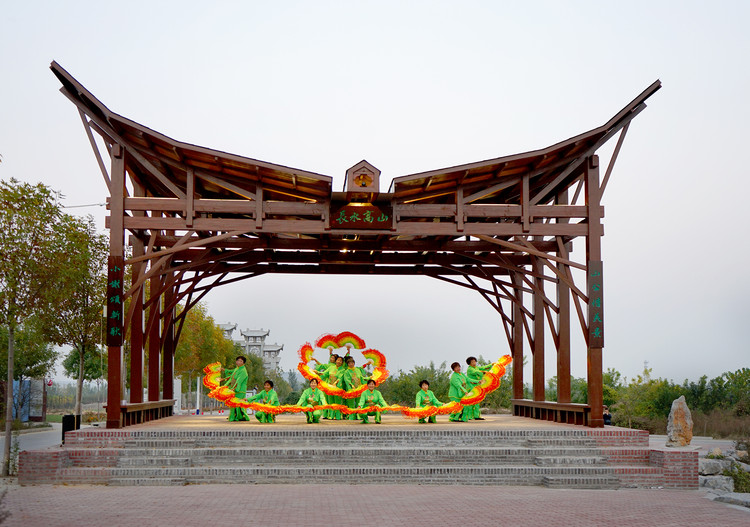 Shantou Village Fenghuang Mountain Gate and Stage / Urban-Rural Co-existence Studio, China Rural Reconstruction Institute - Cultural Architecture