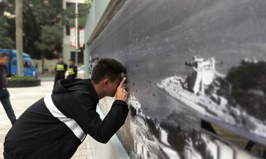 Curious and Prying Installation / ZIZU STUDIO - Image 4 of 24