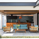 Residência Moema PF / DT Estudio - Design De Interiores, Pátio, Fachada, Mesa, Cadeira, Banco