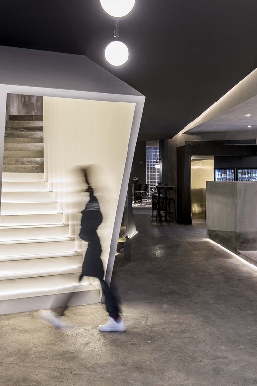 Variation In The Crack • Park Qian / FON STUDIO - Image 9 of 38