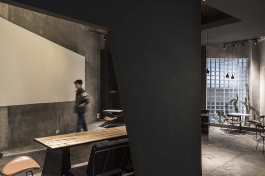 Variation In The Crack • Park Qian / FON STUDIO - Image 15 of 38