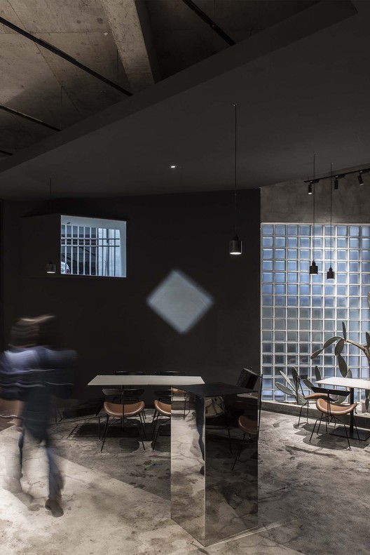 Variation In The Crack • Park Qian / FON STUDIO - Image 17 of 38