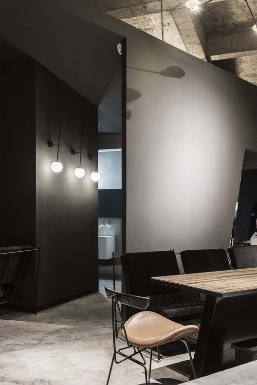 Variation In The Crack • Park Qian / FON STUDIO - Image 16 of 38