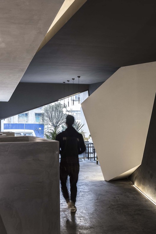 Variation In The Crack • Park Qian / FON STUDIO - Image 5 of 38