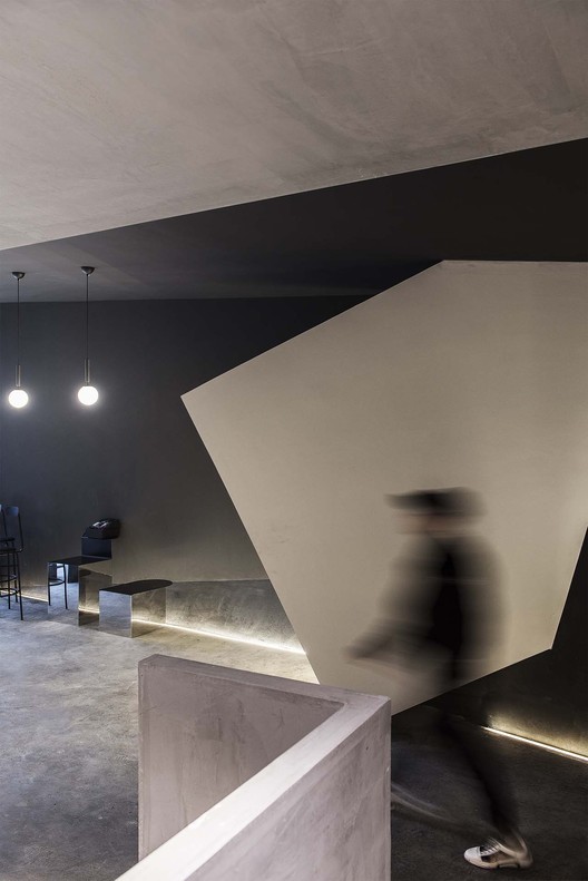 Variation In The Crack • Park Qian / FON STUDIO - Image 24 of 38