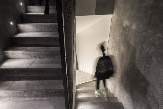 Variation In The Crack • Park Qian / FON STUDIO - Image 27 of 38