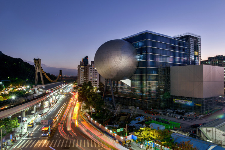 El centro de artes escénicas en Taipei de OMA se acerca a su finalización - Más Imágenes