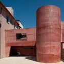Las posibilidades del concreto pigmentado: 18 edificios impregnados de color - Imagen 4 de 4