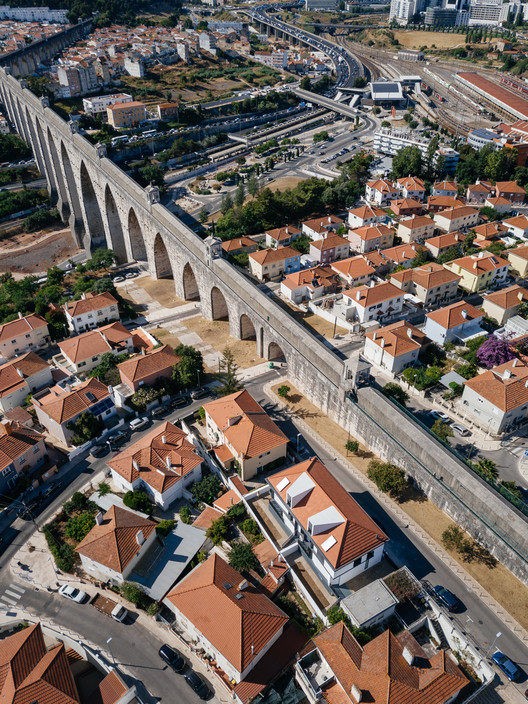 Duas casas na Calçada dos Mestres / Orgânica Arquitectura - Urbano, Janela