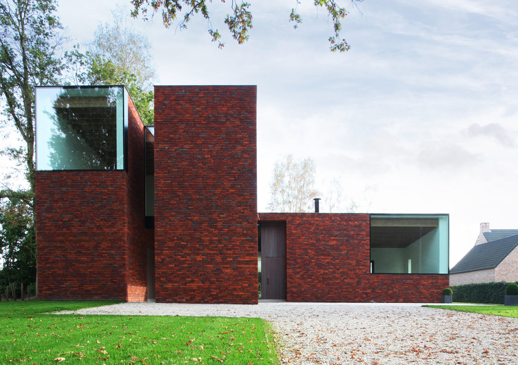 House VV / Iglesias-Leenders-Bylois Architecten - Image 1 of 17