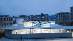 湖北竹溪县龙坝镇菜市场 / 小写建筑事务所