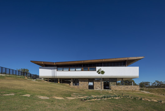 Brazilian Houses: 25 Residences on Sloped Terrain - Image 19 of 28