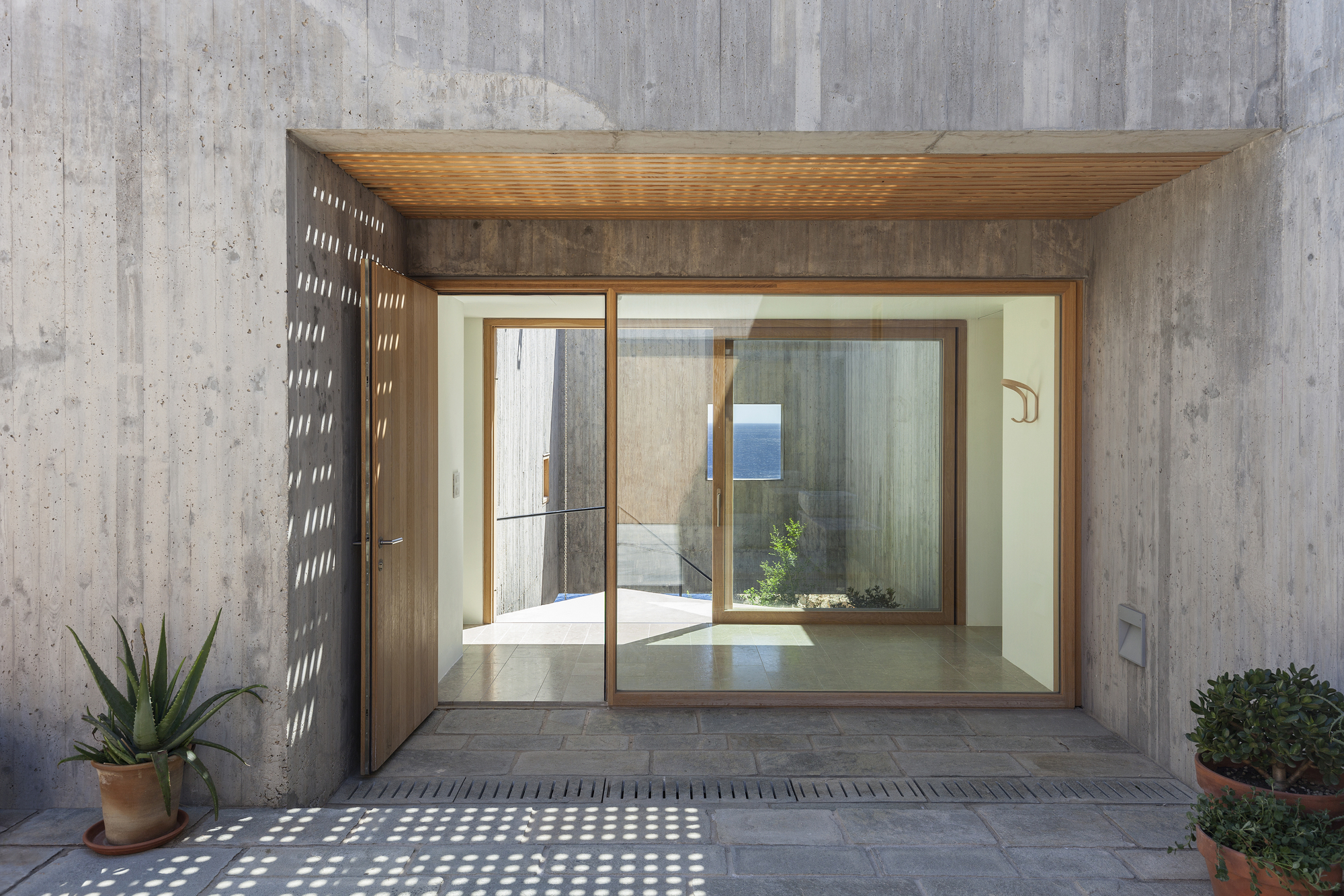 Gallery of Patio House / OOAK Architects 18