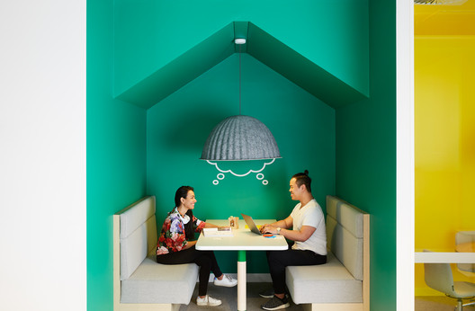 Scape Swanston / Denton Corker Marshall Scape Swanston / Denton Corker Marshall - Interior Photography, Table