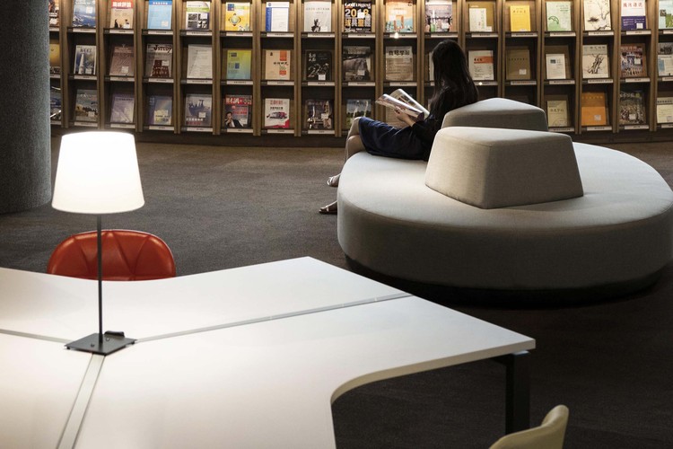 About reading pose_sitting pose. Image © lee kuo-min