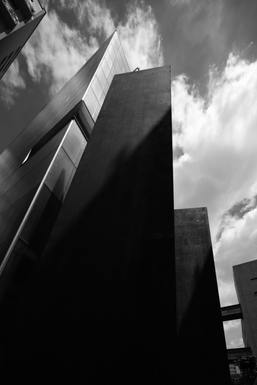 Instituto Moreira Salles in São Paulo Installs Permanent Sculpture by Richard Serra - Imagen 1 de 4