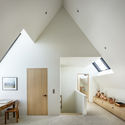 V-Plan / Studio B Architects - Interior Photography, Residential, Kitchen, Stairs