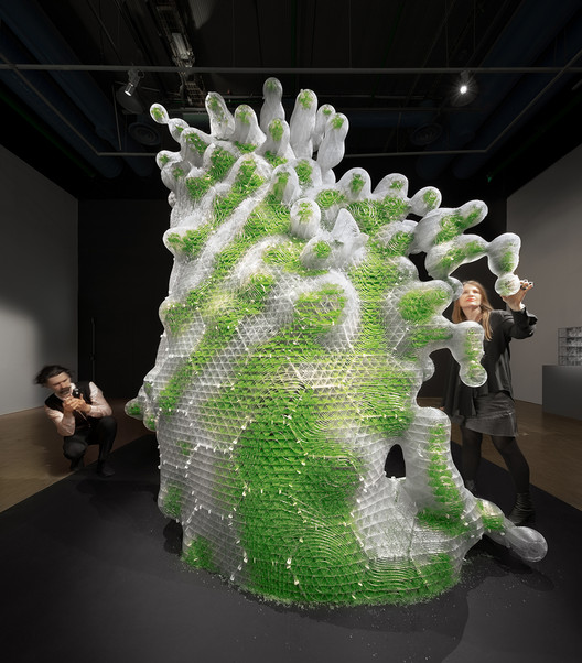 Centre Pompidou hosts Living Sculptures investigating Life in a Digital Age Centre Pompidou hosts Living Sculptures investigating Life in a Digital Age - Image 7 of 17