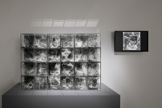Centre Pompidou hosts Living Sculptures investigating Life in a Digital Age Centre Pompidou hosts Living Sculptures investigating Life in a Digital Age - Image 4 of 17