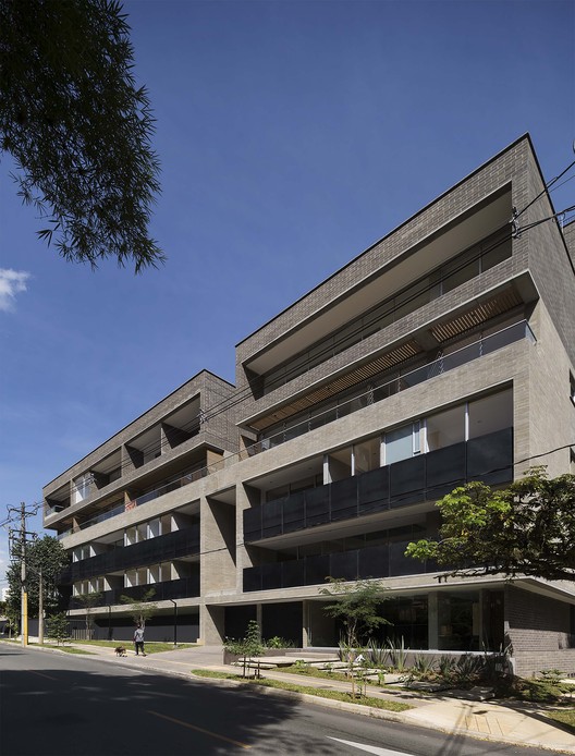 Obra 15 / Llano Arquitetos - Imagem 8 de 22