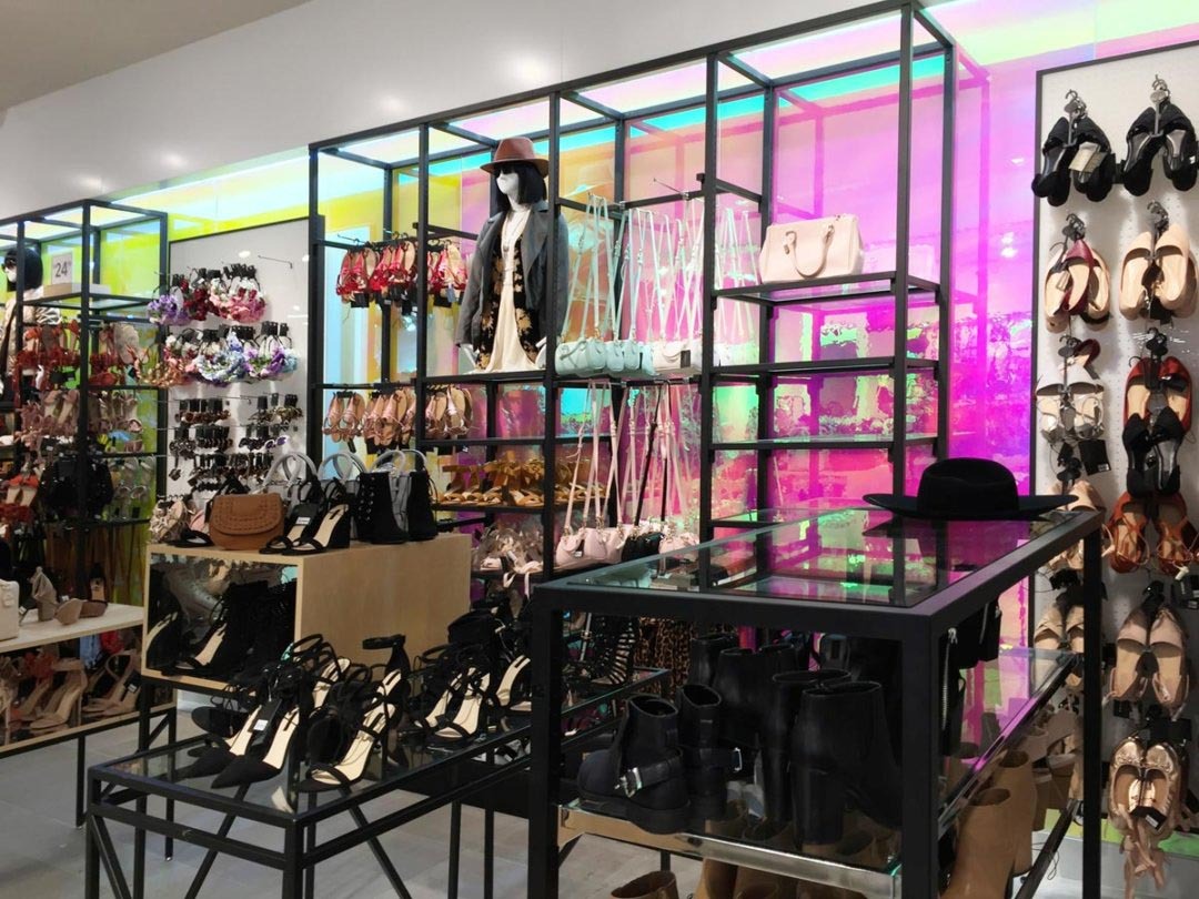 Gallery of Glass in Retail & Commercial Architecture Texture, Brightness and Color 48