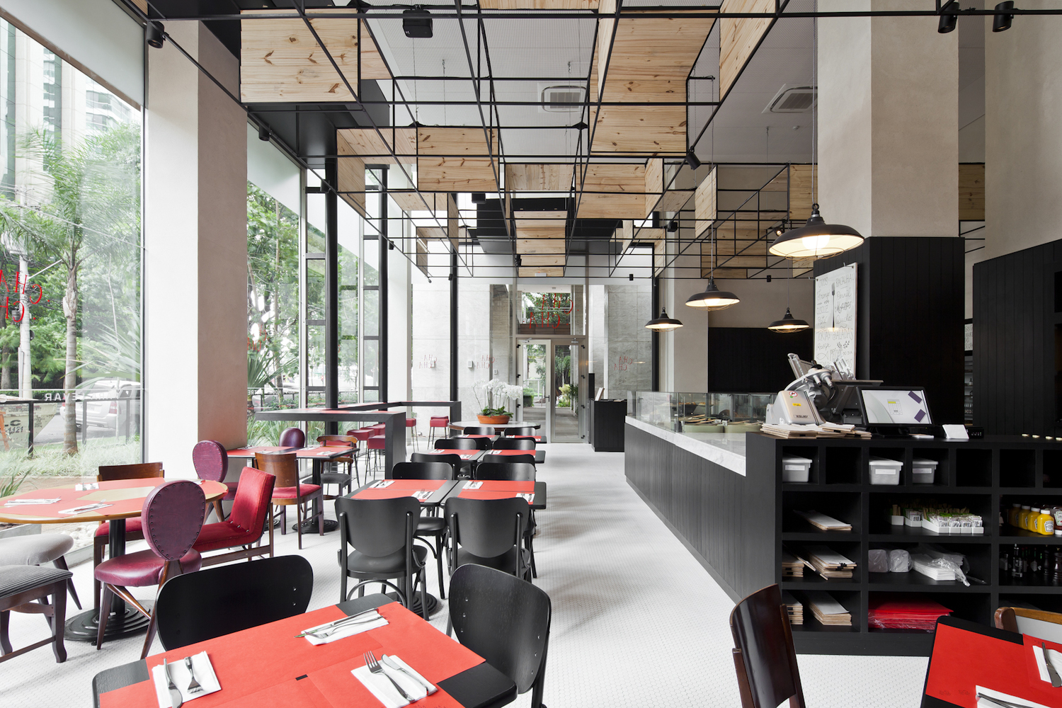 Cha Cha Deli / AR Arquitetos - Viga, Mesa, Cadeira