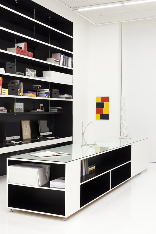 Galeria Bergamin / AR Arquitetos Galeria Bergamin / AR Arquitetos - Mesa, Prateleira, Bancada