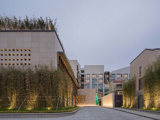 Joyze Hotel Xiamen, Curio Collection by Hilton / Tanghua Architect & Associates - Image 12 of 20