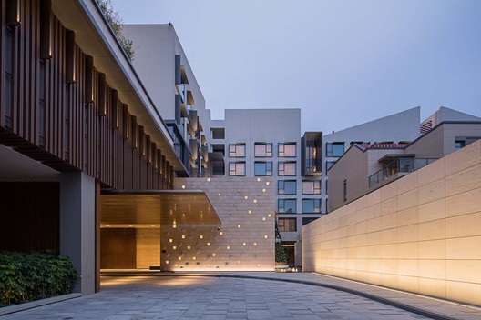 Joyze Hotel Xiamen, Curio Collection by Hilton / Tanghua Architect & Associates - Image 4 of 20