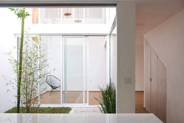 Casa La Reserva / AMASArquitectos - Ventanas, Puerta, Fachada