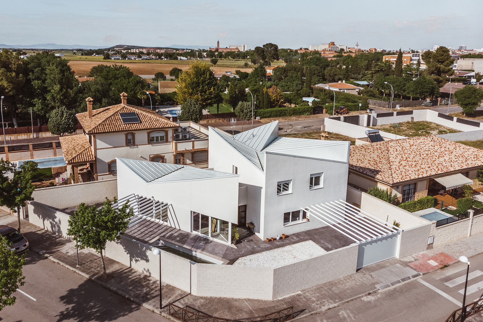 Albania House / OOIIO Arquitectura ArchDaily