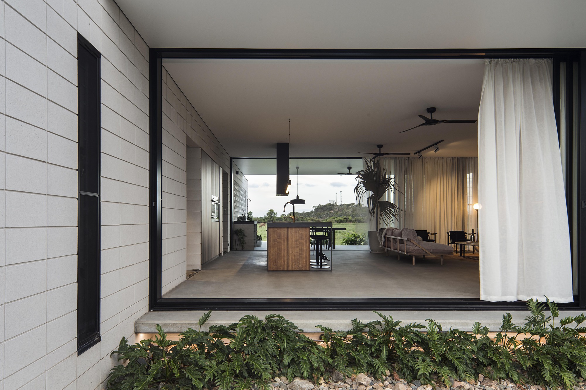 Gallery of Inverdon House / Chloe Naughton 56