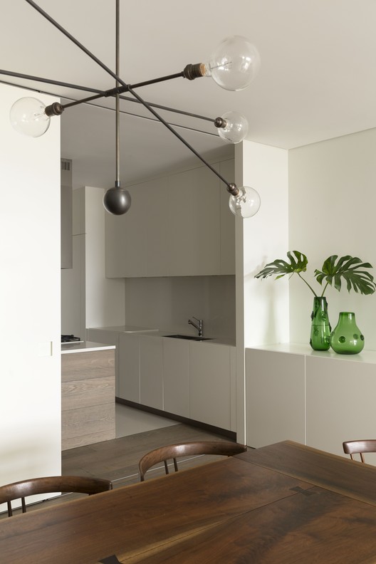 OM Townhouse / Studio Arthur Casas - Viga