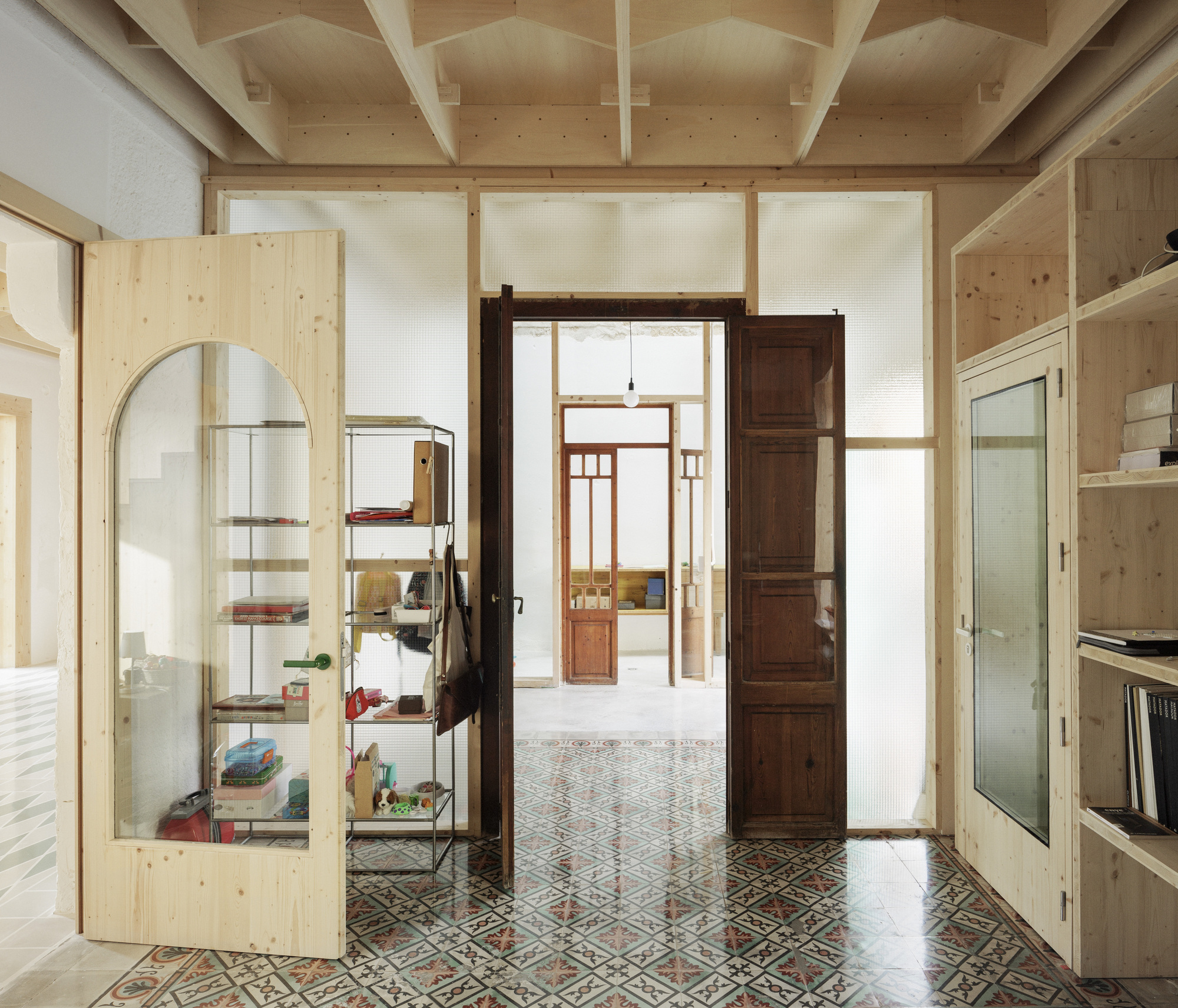 Gallery of Plywood House / SMS Arquitectos 22